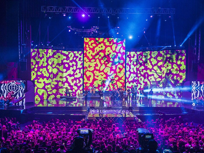 Robe Glitters at 2016 Las Lunas Awards