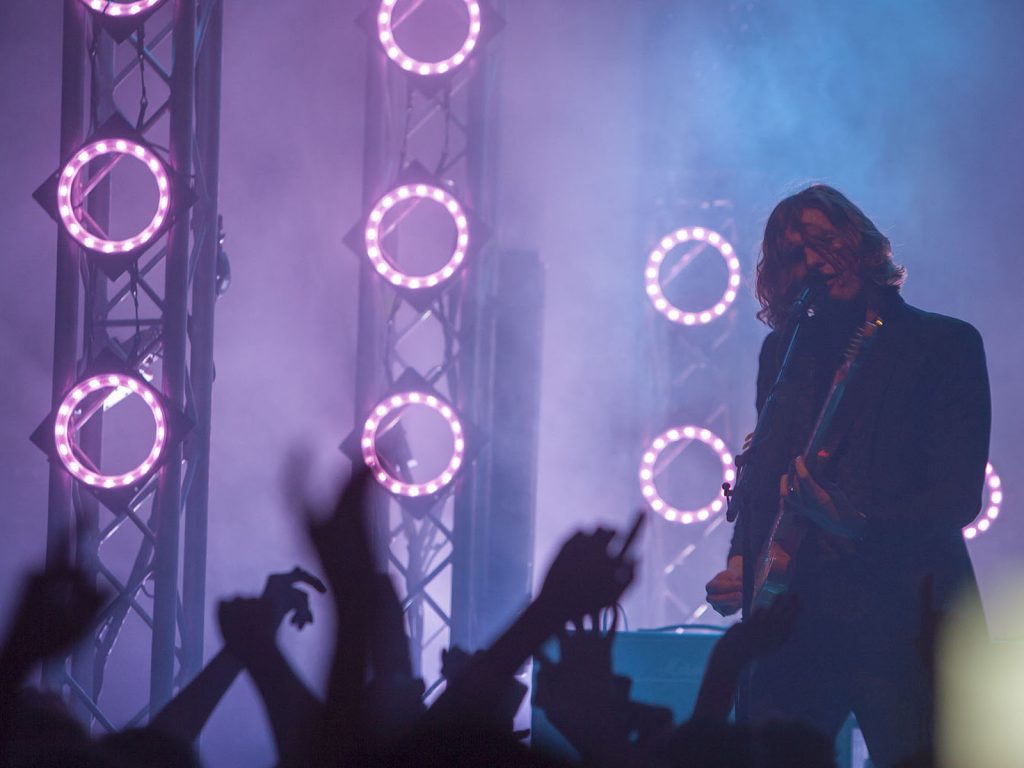 Robe Makes Some Circa Waves