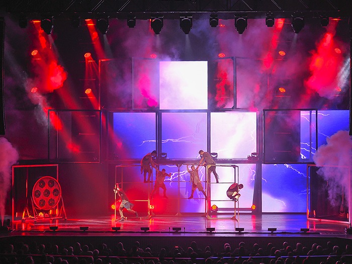 Mavericks In Step With Derek and Julianne Hough On Move Beyond Tour