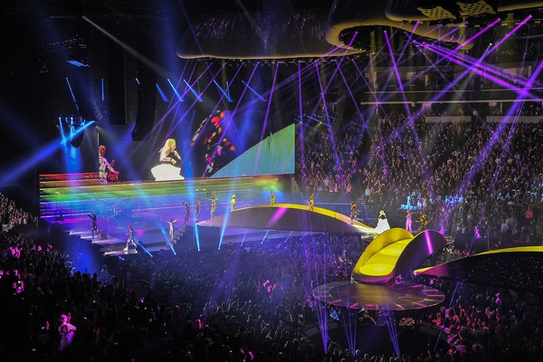 Robe Create Perfect Illusion