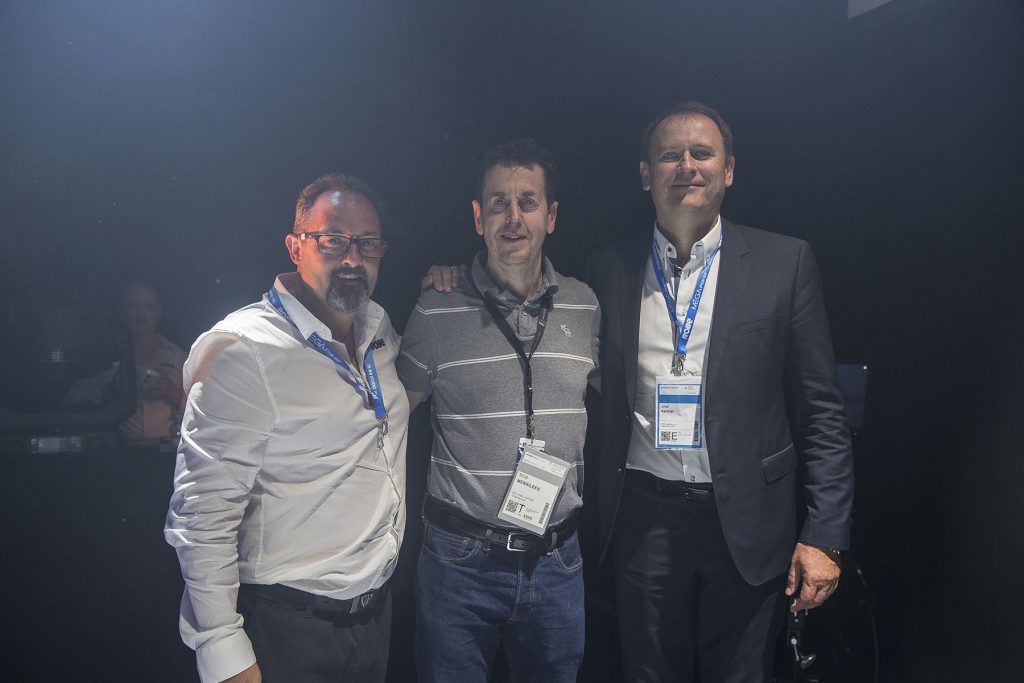 Dry Hire Lighting Invests in Robe