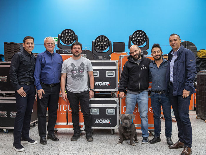 Robe Helps Paint the Town Orange