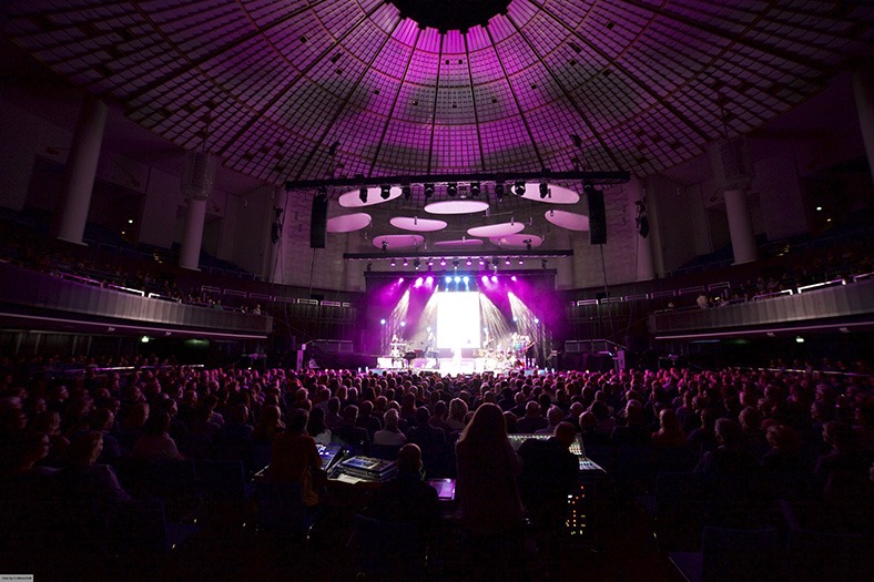 Barbara Schöneberger Tours with Alcons Pro-Ribbon Sound Systems