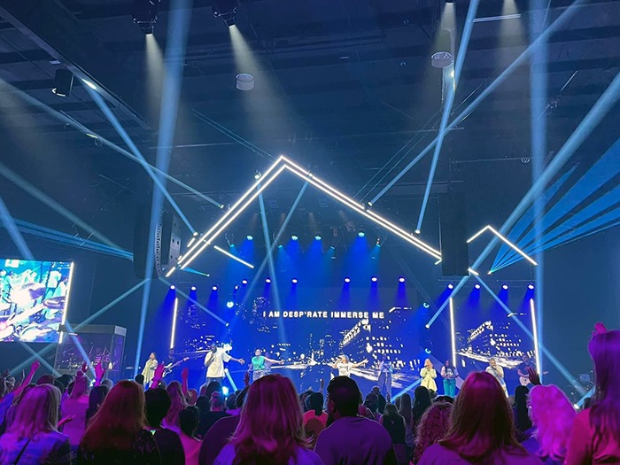 CHAUVET Professional illuminates I Am Woman conference