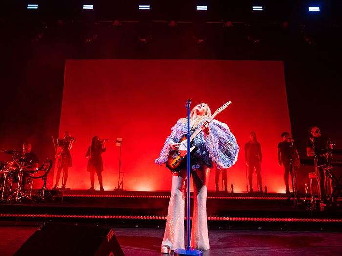 GLP Creative Light 1 Plus creates extra dimension for Ellie Goulding