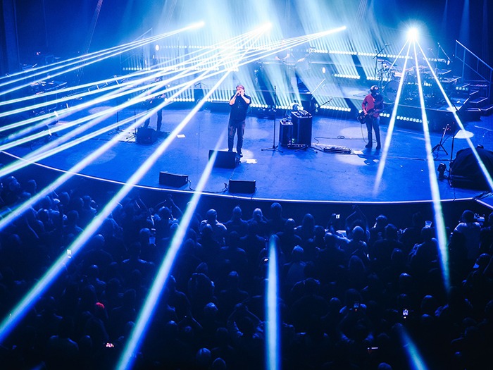 Cate Carter helps frame Elbow with GLP impression FR10 Bars