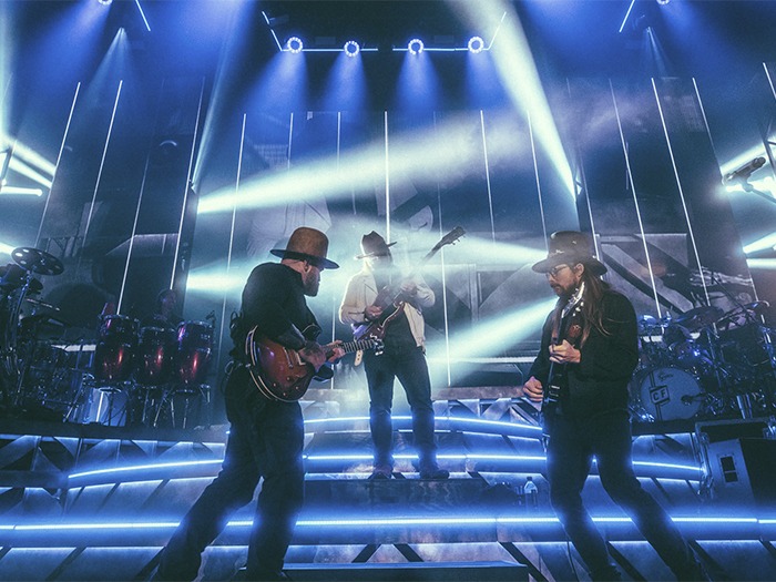 Robe out in the middle for Zac Brown Band