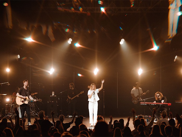 Compact dLive CTi1500 handles FOH and Monitors for Bryan and Katie Torwalt