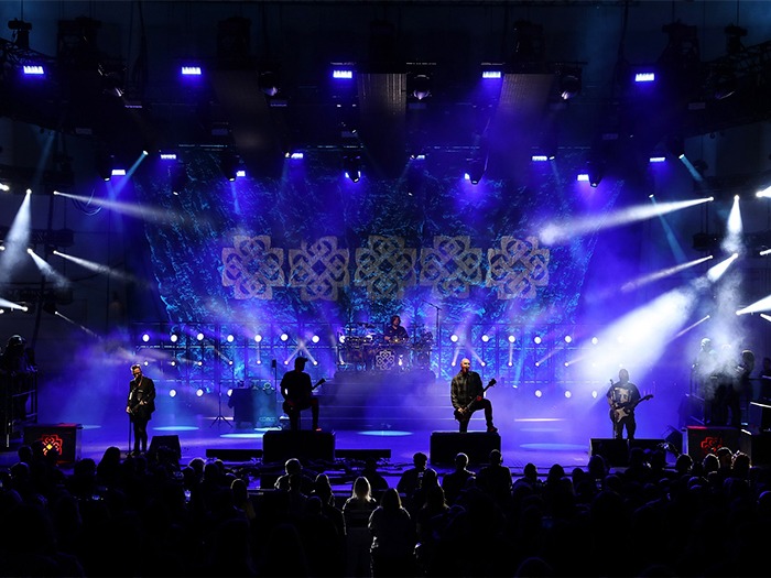 Smarty Hybrids add tailored touch to Breaking Benjamin on co-headlining tour