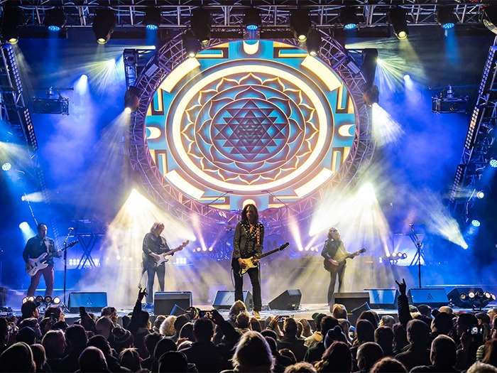 Vari-Lite VL1600 Profile works psychedelic effects into El Monstero’s Pink Floyd tribute