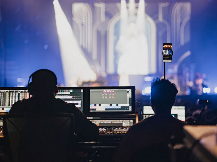 MA Lighting controls visuals for Shreya Ghoshal’s All Hearts world tour