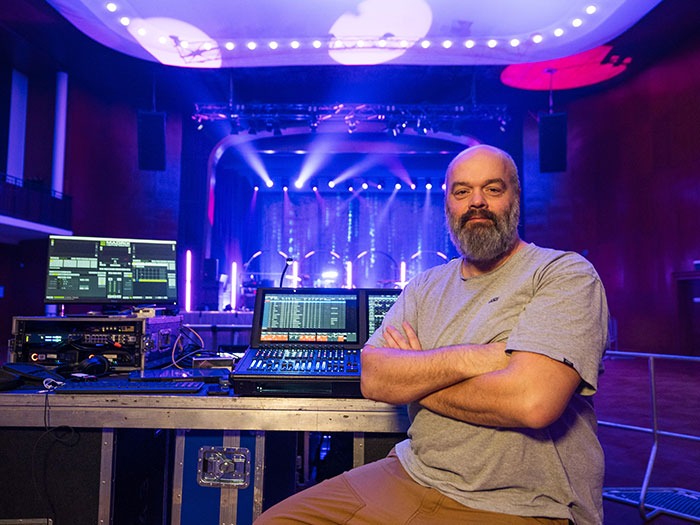 Cameo lighting illuminates Rea Garvey’s club tour