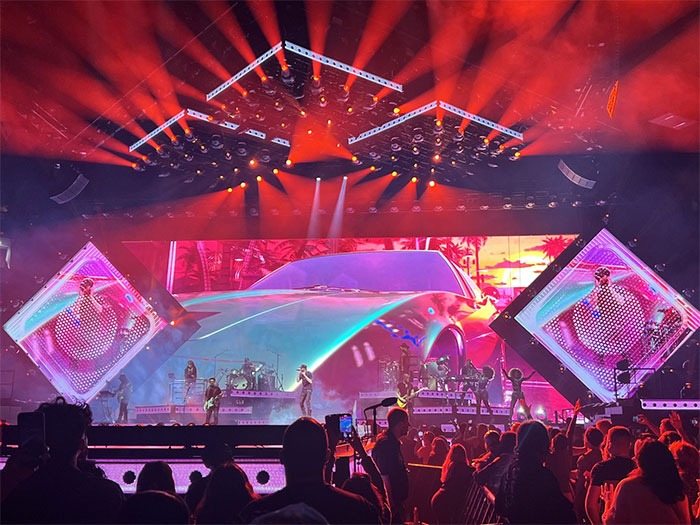 Enrique Iglesias crew utilises Hippotizer for The Trilogy Tour