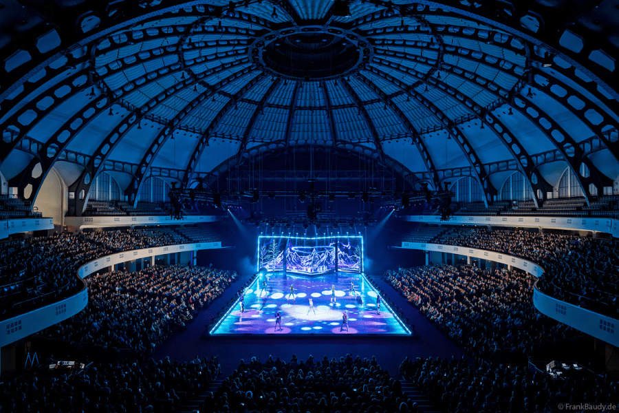 Claypaky Volero Wave and Scenius Profiles go rinkside for Holiday On Ice