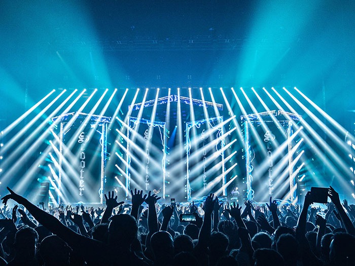 Andre Beekmans lights Scooter with Robe