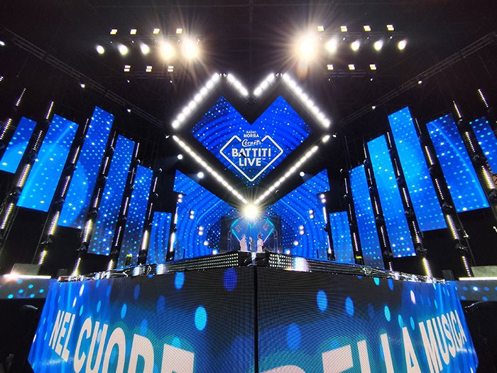 ROXX CLUSTER S2 takes to the stage at Battiti Live