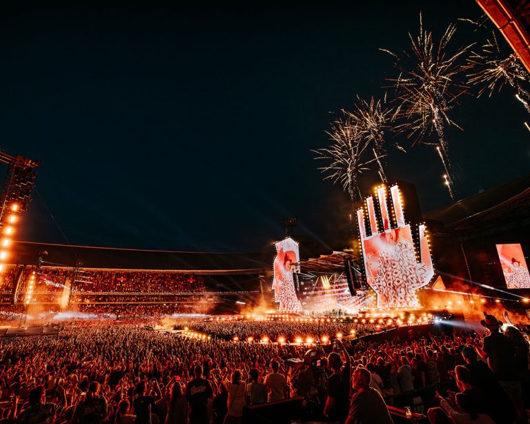 DI-RECT in De Kuip: steel and screens