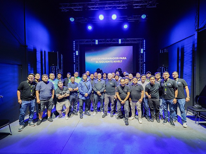 Novolite spotlights Claypaky Sharpy Plus in Peru