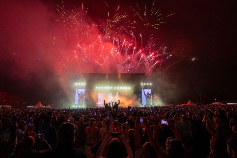 Follow-Me features on Hov1’s farewell tour