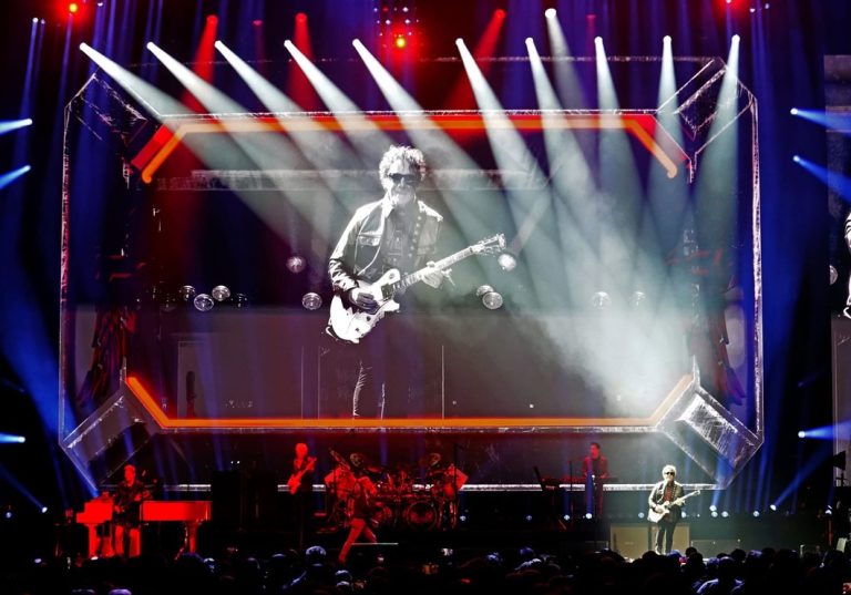 Follow-Me powers Journey’s epic Final Frontier tour