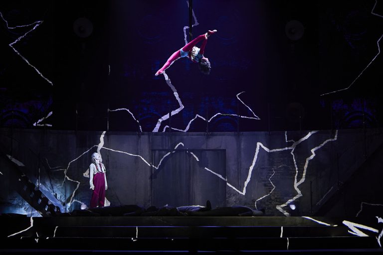 Motor Stage Automation moves The Wall on tour